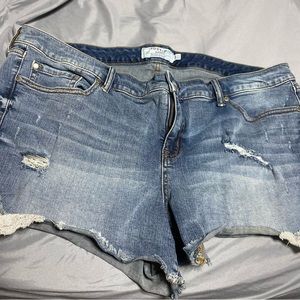 Torrid short with outside appliqués